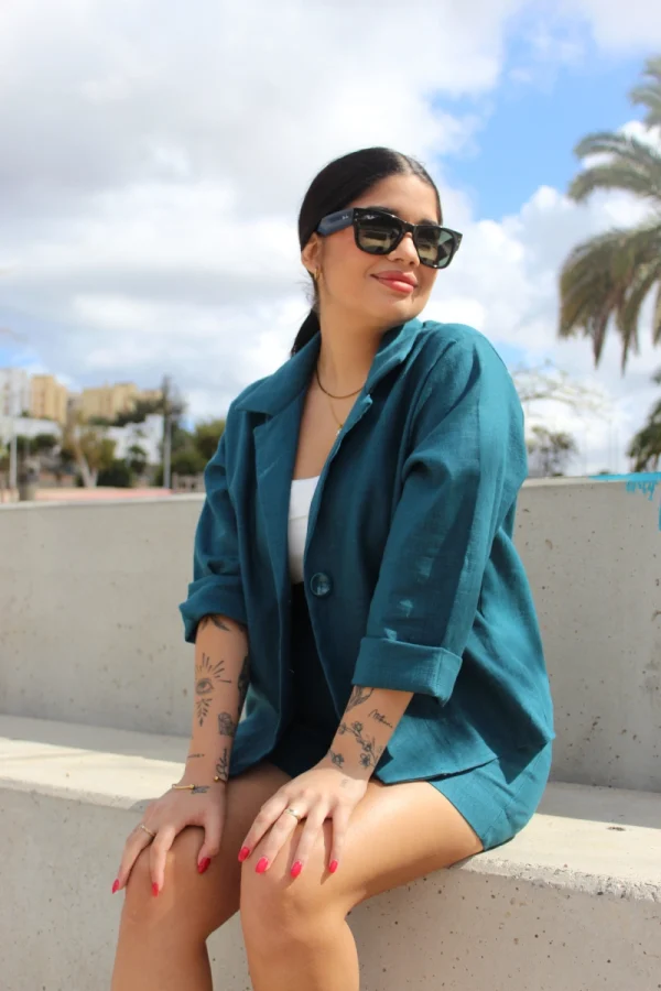 CONJUNTO AZUL SHORTS Y CAMISA.