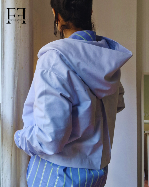 CHAQUETA CON CAPUCHA