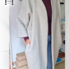 Eliminé la vista exterior, para un acabado minimalista. Añadí centimetros al bajo. Incorporé bolsillos (que nunca falten). (1) KIMONO