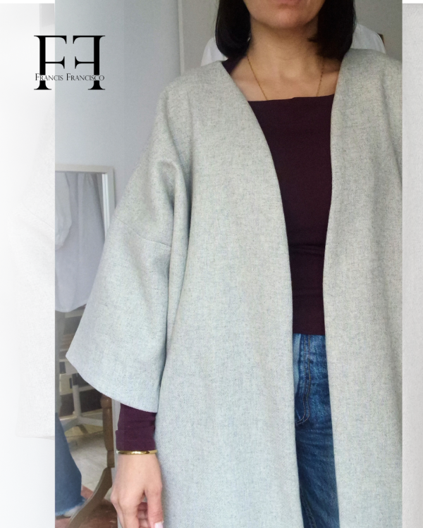 Eliminé la vista exterior, para un acabado minimalista. Añadí centimetros al bajo. Incorporé bolsillos (que nunca falten). (2) KIMONO